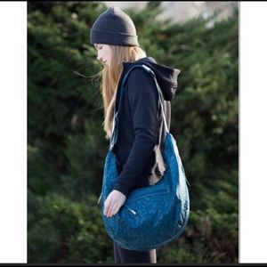 Lululemon Resolution Hobo
Animal Swirl Embossed Alberta Lake / Alberta Lake